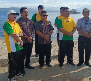 Gotong royong bersama Kajari Toba Samosir dalam rangka Hari Bhakti Adhyaksa ke-64